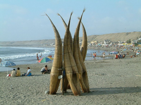 Traditional-fishing-boats-in-Peru