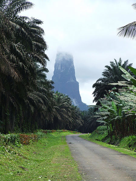 Pico-Cão-Grande,-São-Tomé-and-Príncipe