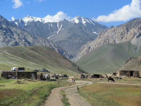 Alai Mountains. Photo by Nihongarden.