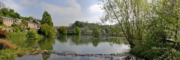 Panorama of Cromford mill pond. Photo by  Mike Peel (www.mikepeel.net)