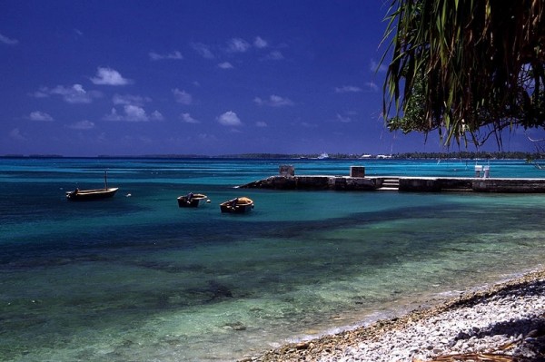 Beach of Funafuti Atoll, Tuvalu. Photo by Mrlins.