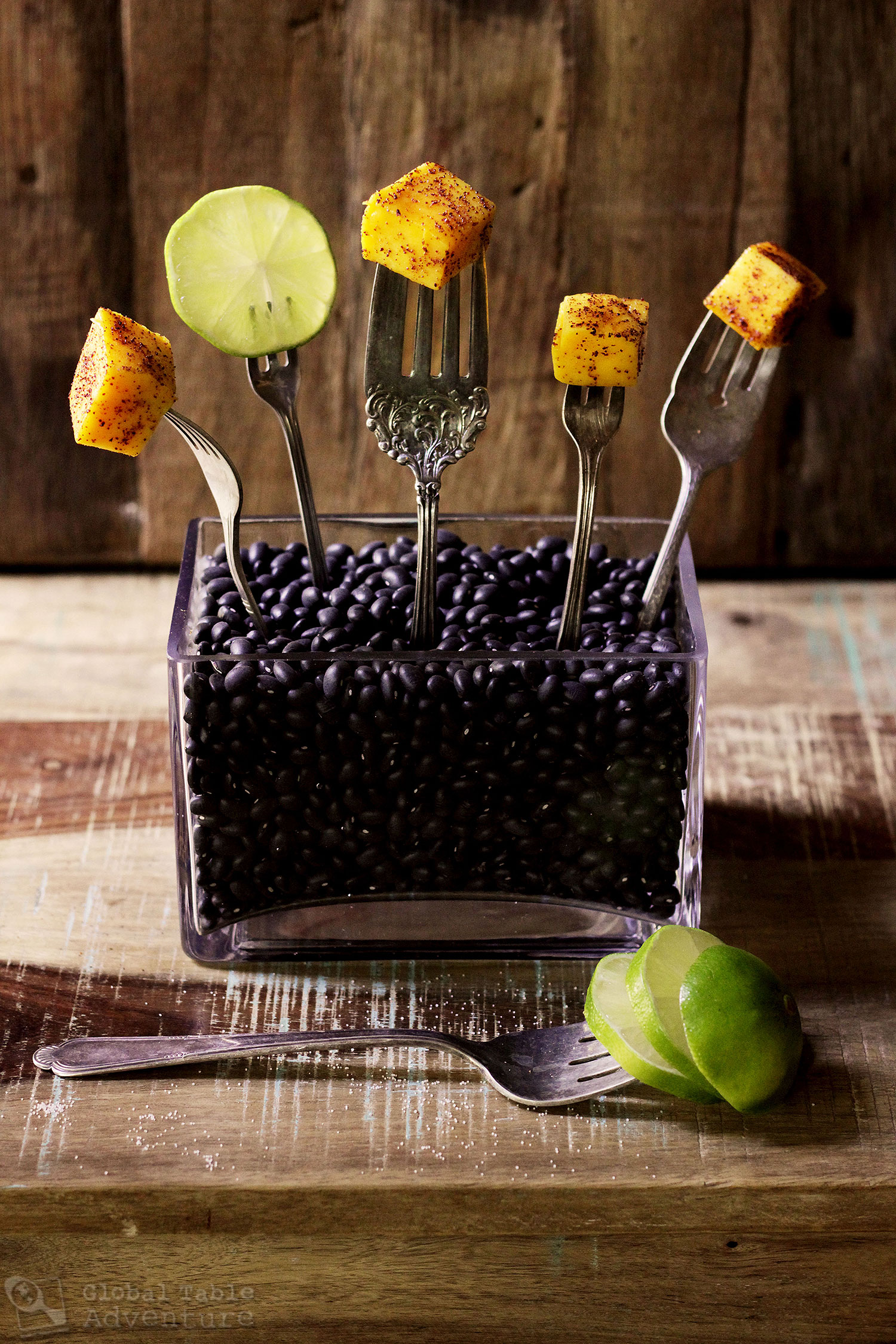 An easy recipe for Mexican mango with chili powder and lime juice