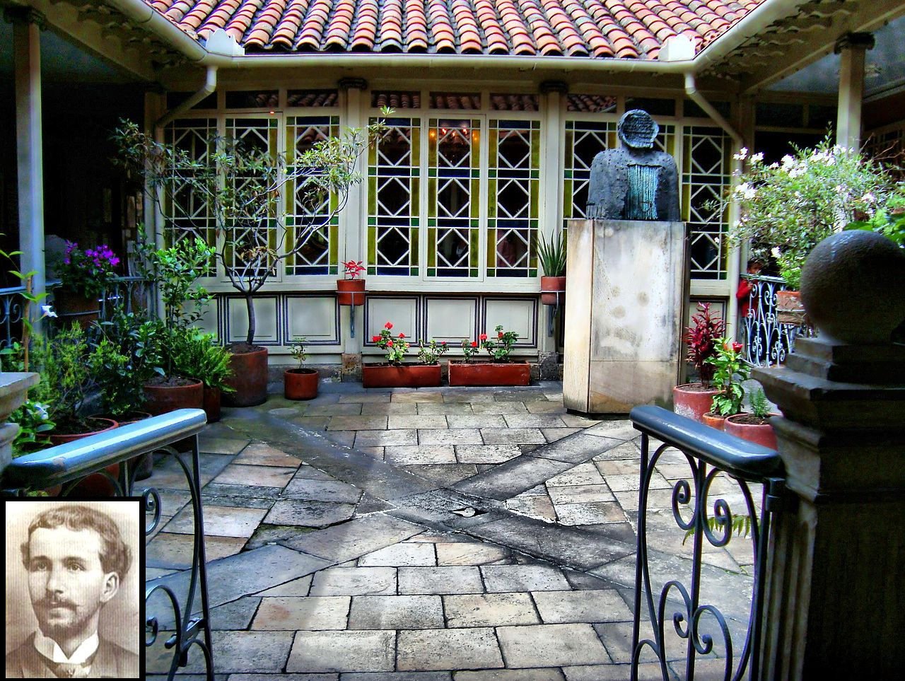 "Casa de Poesía Silva 2" by Martinduquea - Own work. Licensed under CC BY-SA 3.0 via Wikimedia Commons - https://commons.wikimedia.org/wiki/File:Casa_de_Poes%C3%ADa_Silva_2.jpg#/media/File:Casa_de_Poes%C3%ADa_Silva_2.jpg